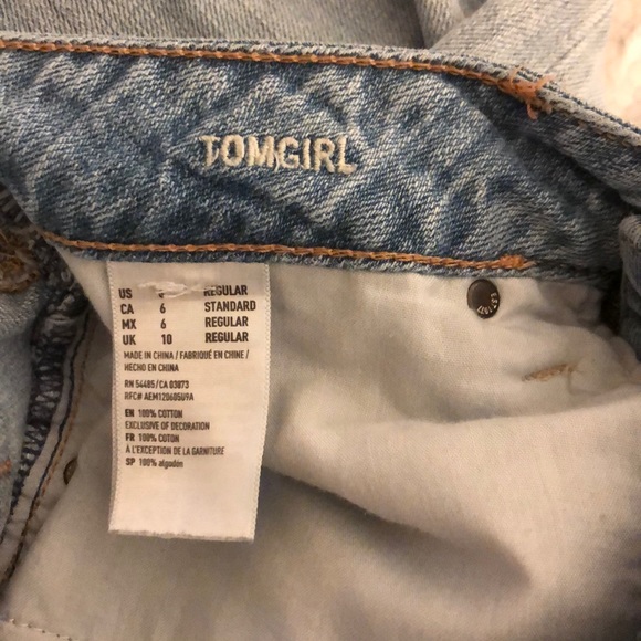 American eagle tomgirl jeans. Size 6 - Picture 4 of 4
